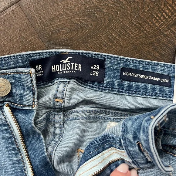 Hollister super skinny high rise ripped jeans - Picture 5 of 5